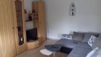 Fernseher, DVD-Player, Stereoanlage