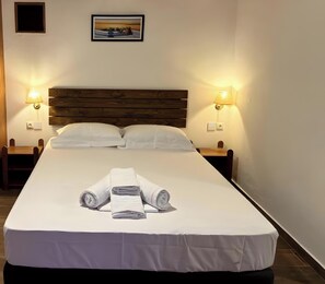 Room - Tsagarakis Guesthouse & Pool Room .5 with Courtyard View, Wi-Fi and Air Conditioning (Xinovrysi)