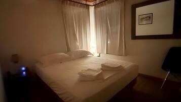 WiFi, bed sheets