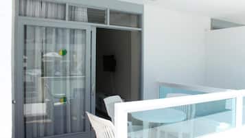 Departamento superior, balcón, vista a la ciudad | Restaurante al aire libre