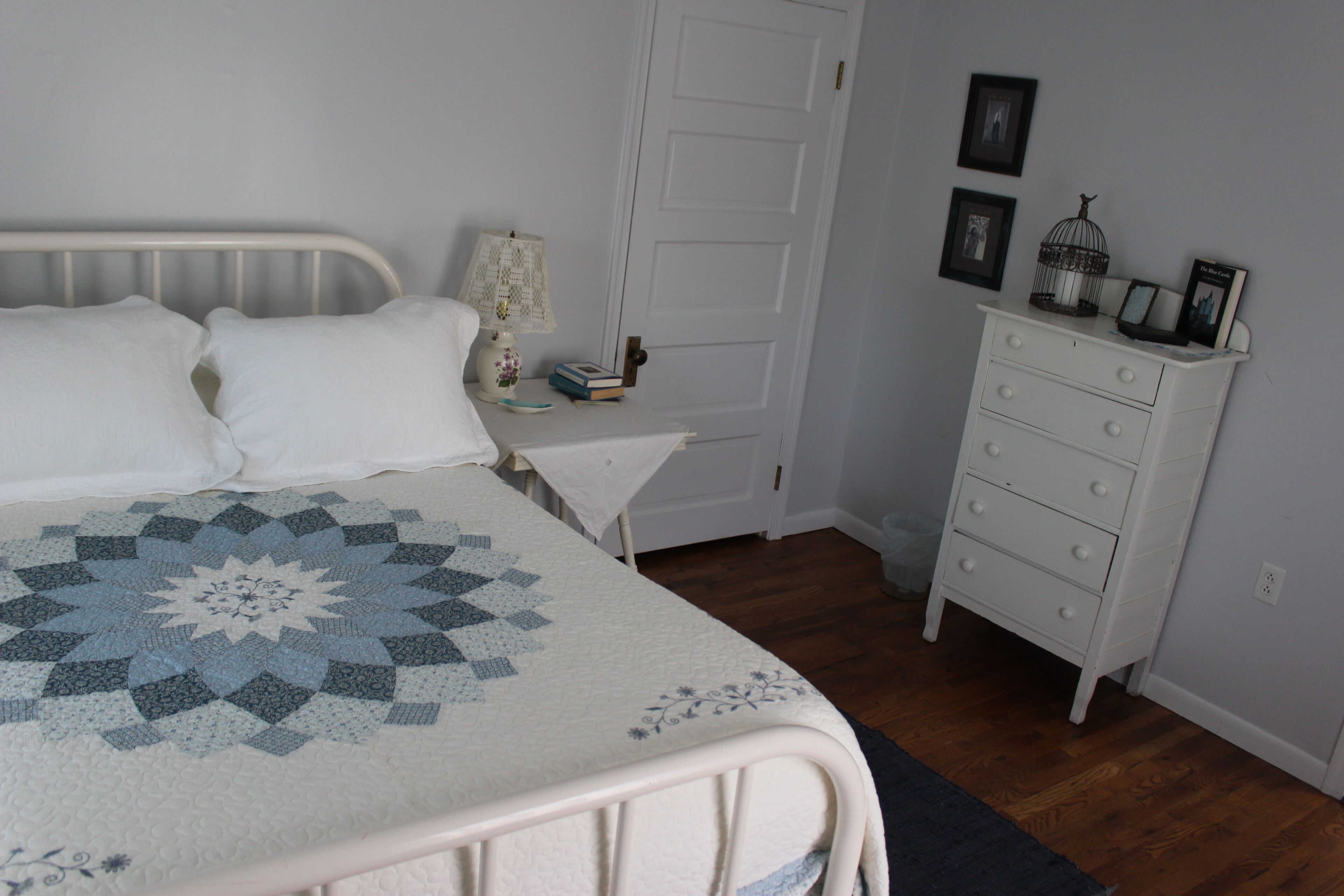 Iron/ironing board, Internet, bed sheets