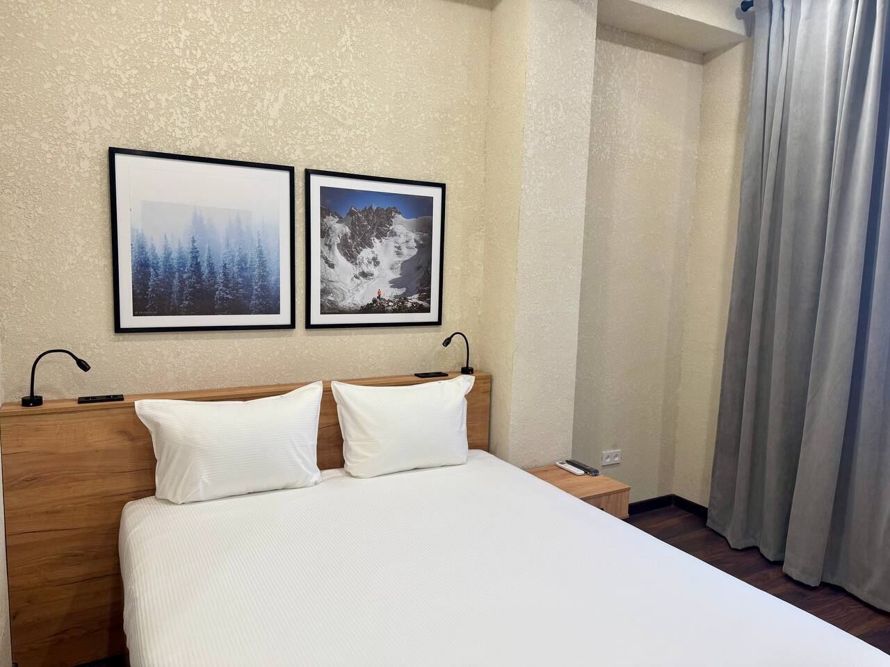 Basic Double Room | Desk, laptop workspace, iron/ironing board