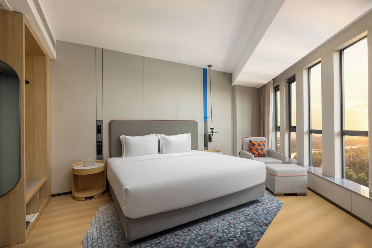 1 King Suite | Premium bedding, down comforters, desk, laptop workspace