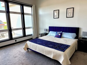 2 bedrooms, iron/ironing board, free WiFi, bed sheets - The Dugout - Baseball Oasis Duplex Condo (Dyersville)