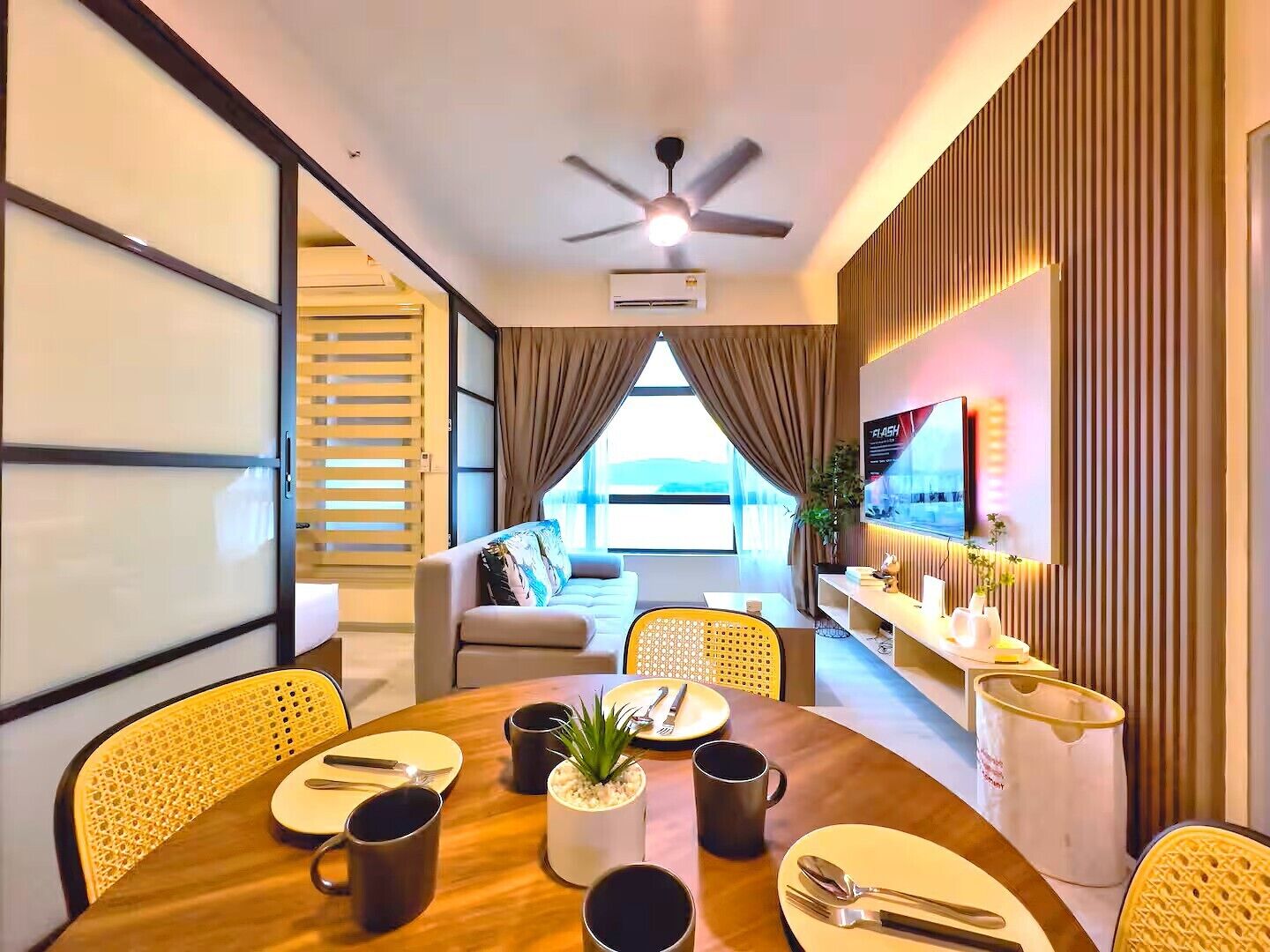 Apartment, 2 Bedrooms, City View | Living area