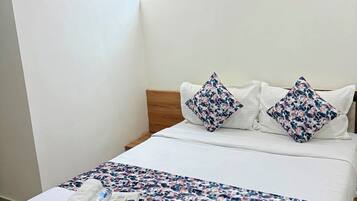 Standard Double Room | Desk, free WiFi