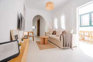 TV - Avocado Corner House • Charco de San Gines (Arrecife)