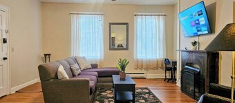Fresh & Modernized 2BR Fl 1 Apt @ Downtown Albany