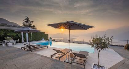 Luxury villa with private infinity pool Iseo
