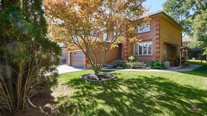 Exterior - Entire Private Suite! Free Parking! Comfortable Stay! Excellent Location! (Pickering)