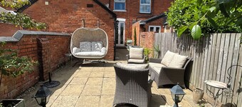 A delightful two-bedroom home on Harpsden Rd offering an ideal escape. Sleeps 4.