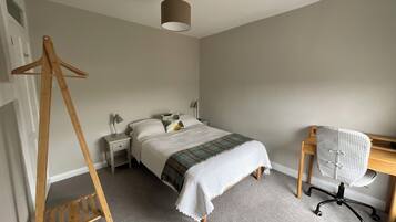 2 bedrooms, desk, iron/ironing board, free WiFi