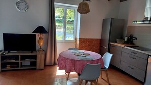 Dining - Romantic Getaway in the Basque Country - Private Terrace - Nature and Tranquility (Bidache)
