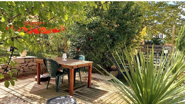 Outdoor dining - Romantic Getaway in the Basque Country - Private Terrace - Nature and Tranquility (Bidache)