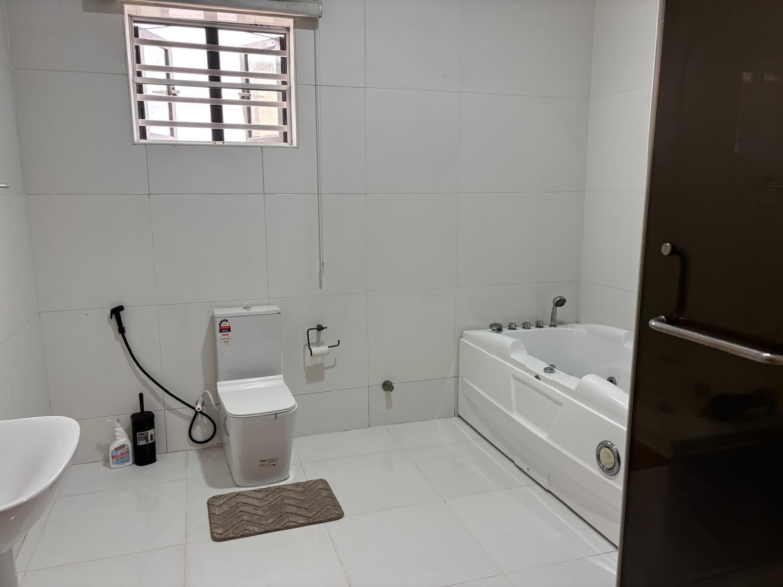 Free toiletries, soap, shampoo, toilet paper