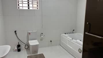 Free toiletries, soap, shampoo, toilet paper