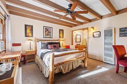 Rm. 10, Queen, pet-friendly