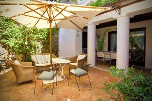 Outdoor dining - Vrbo Property (Porto Rotondo)