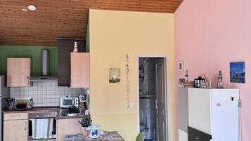 Coffee/tea maker, fridge, microwave, oven