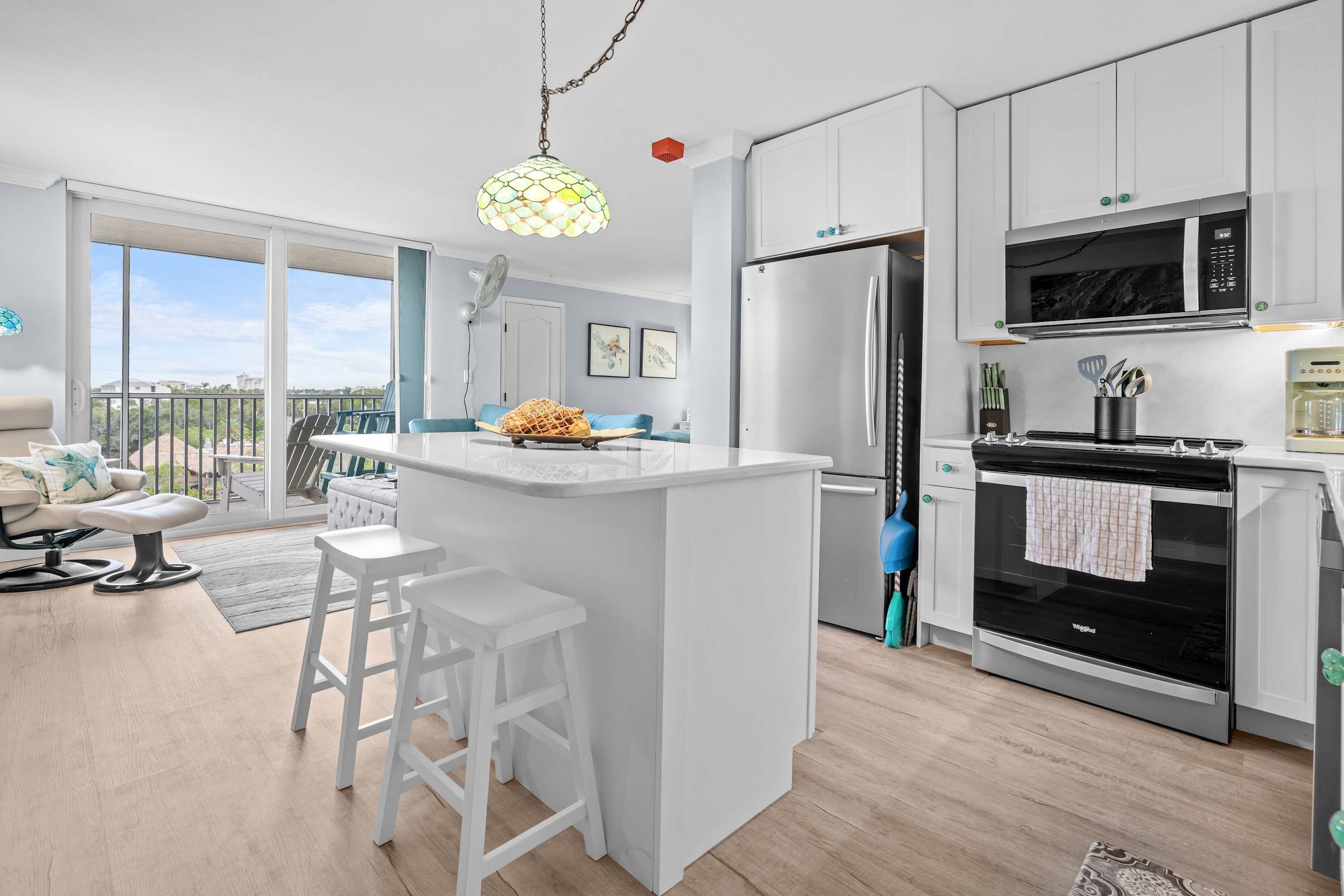 Coffee/tea maker, fridge, microwave, oven