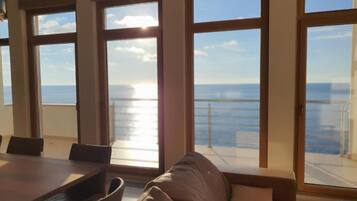 Superior Villa, Balcony, Sea View | Interior