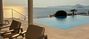 Seafront Luxury Villa Rezevici