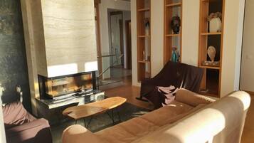 Superior Villa, Balcony, Sea View | Living area