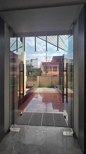 Entrée de l’hébergement