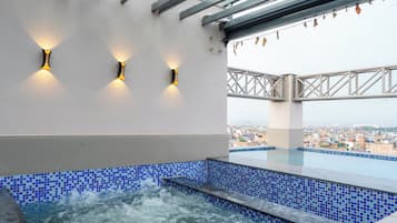 Pool auf dem Dach