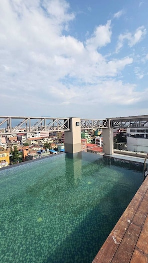 Piscine sur le toit