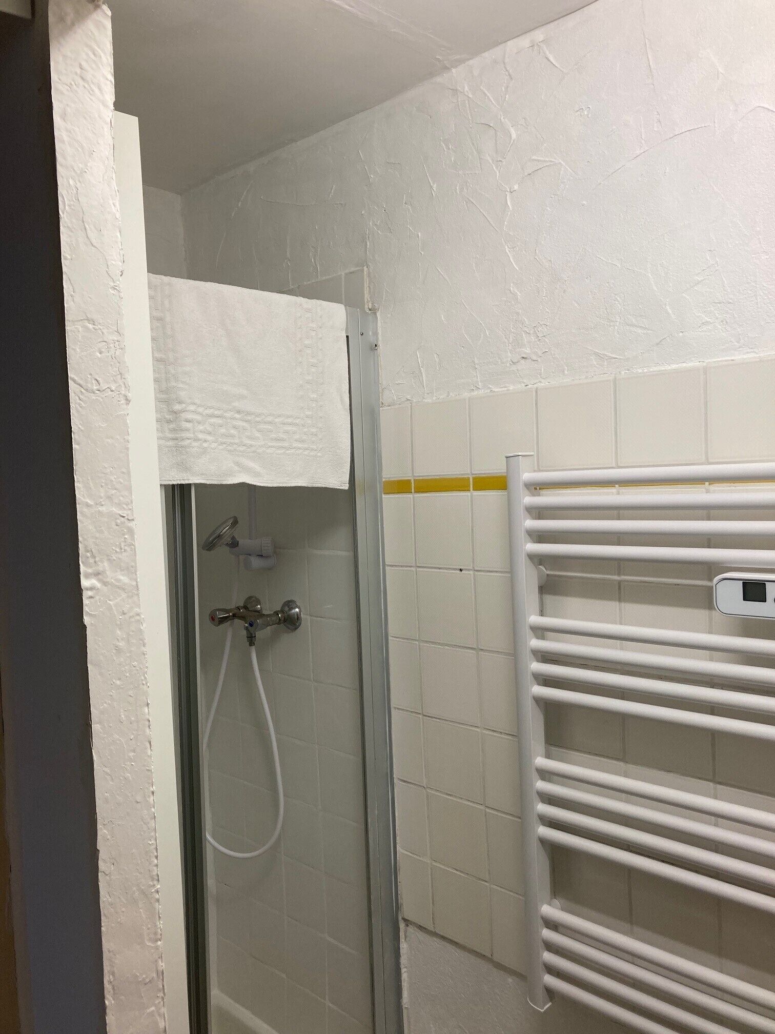 Sèche-cheveux, papier toilette