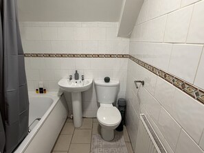 Bathroom - The Shed - Cosy 2-Bed Flat with Free Parking - Close to City Centre (Cardiff)