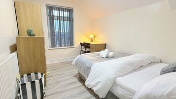 2 bedrooms, iron/ironing board, WiFi, bed sheets
