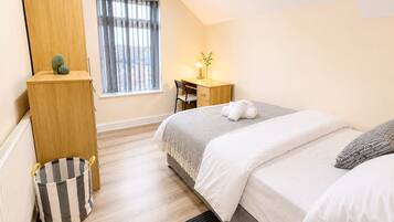 2 bedrooms, iron/ironing board, WiFi, bed sheets