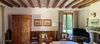 L'hommeraye family home with tennis court and swimming pool - sleeps 12 - Ligugé