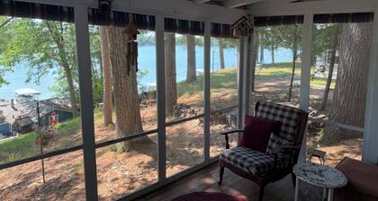 2 Charming cottages on Columbia Lake walking distance to the Wheelhouse & Casino