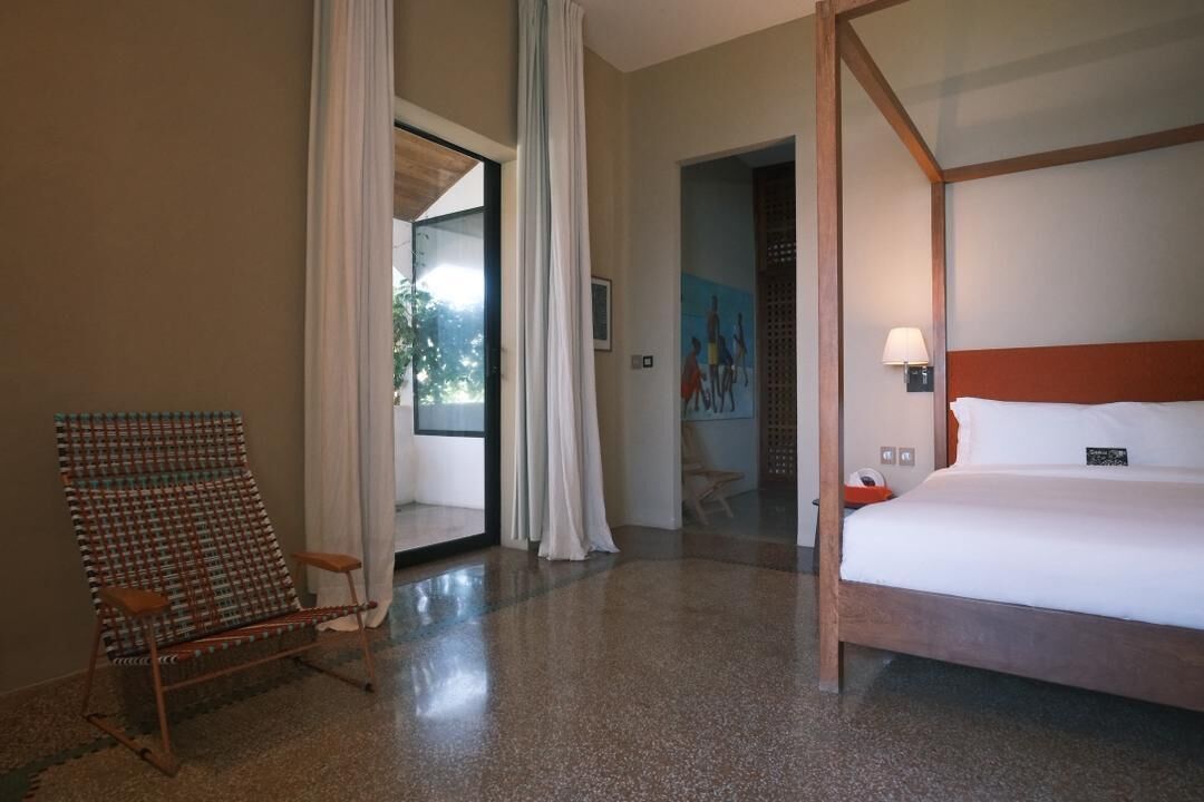 Quarto casal standard | Cofres nos quartos, cortinas blackout, ferros/tábuas de passar roupa