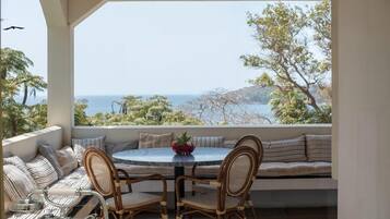 Superior Double Room, Balcony, Sea View | Outdoor dining