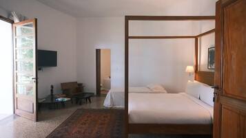 Superior Double Room, Balcony, Sea View | In-room safe, blackout drapes, iron/ironing board, free WiFi