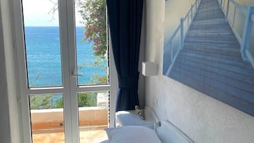 3 bedrooms, in-room safe, iron/ironing board, WiFi