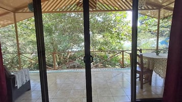 Chambre Luxe, balcon, vue jardin | Intérieur