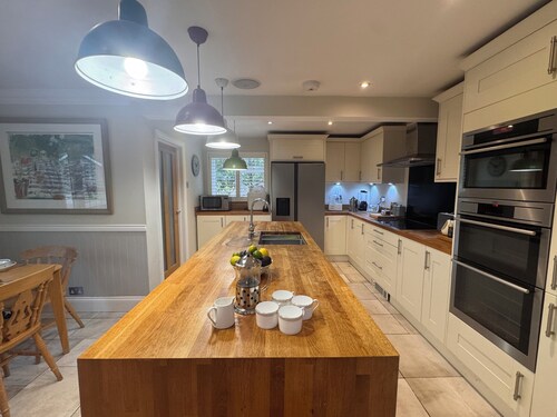 A charming English country home set in a beautiful village 28 miles from London!