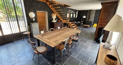 Gite de charme avec spa au coeur du périgord noir. Idéal pour les familles.