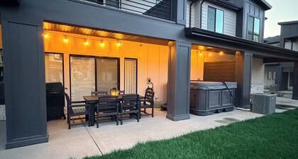 The Retreat @ Mountain Green! 3-Bedroom/2.5 bath Townhome With Private Hot Tub!