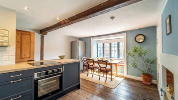 Fridge, oven, dishwasher, coffee/tea maker