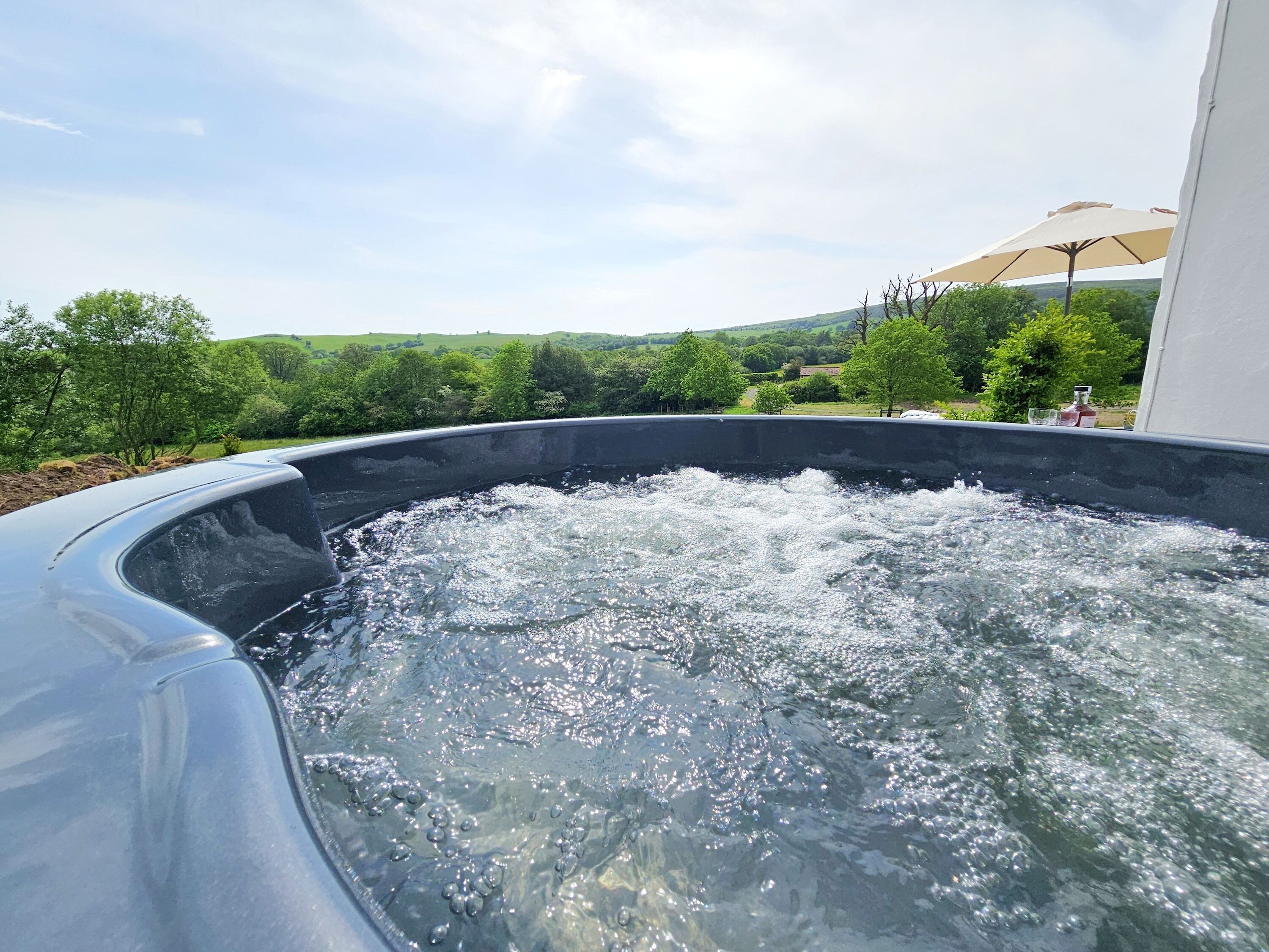 Outdoor spa tub