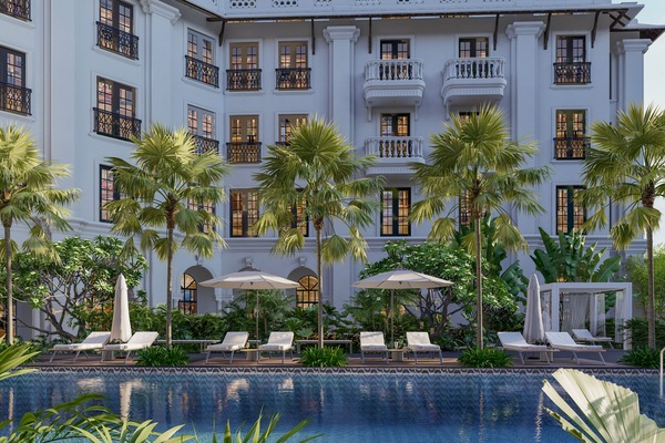 Outdoor pool, pool umbrellas, sun loungers