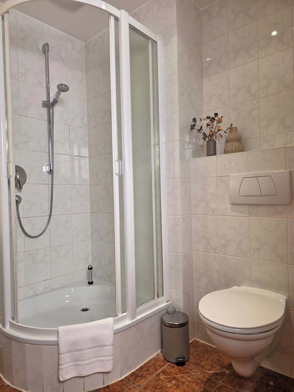 Dusche, Haartrockner, Shampoo