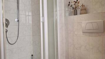 Dusche, Haartrockner, Shampoo