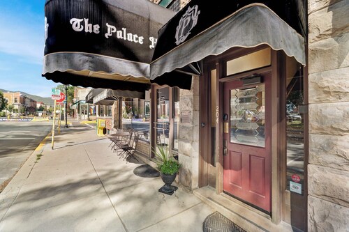 1 BR Suite at Palace Hotel - Walkable To Everything!